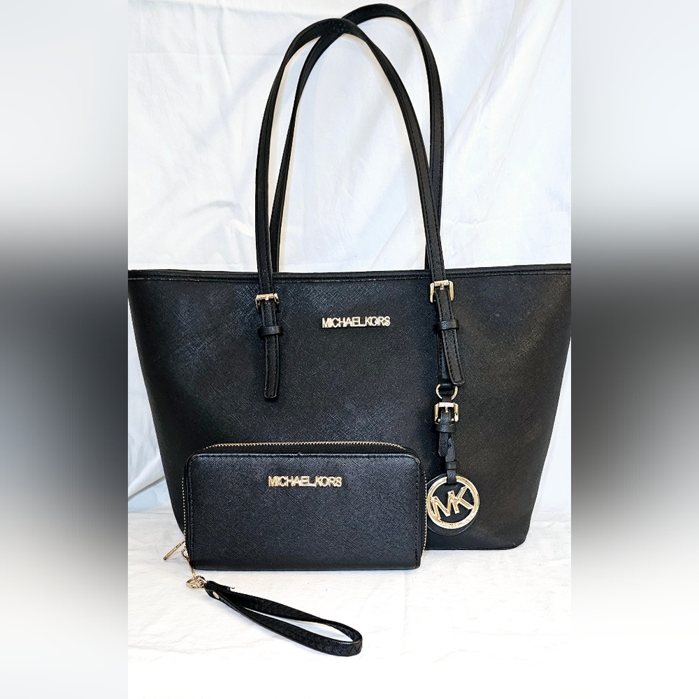 Michael Kors Matching Purse & Wristlet Wallet